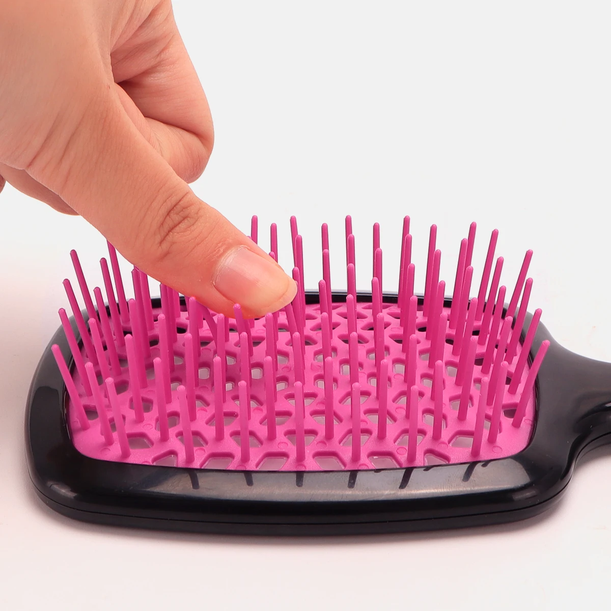 LuxeBrush™ - Detangling Hair Brush