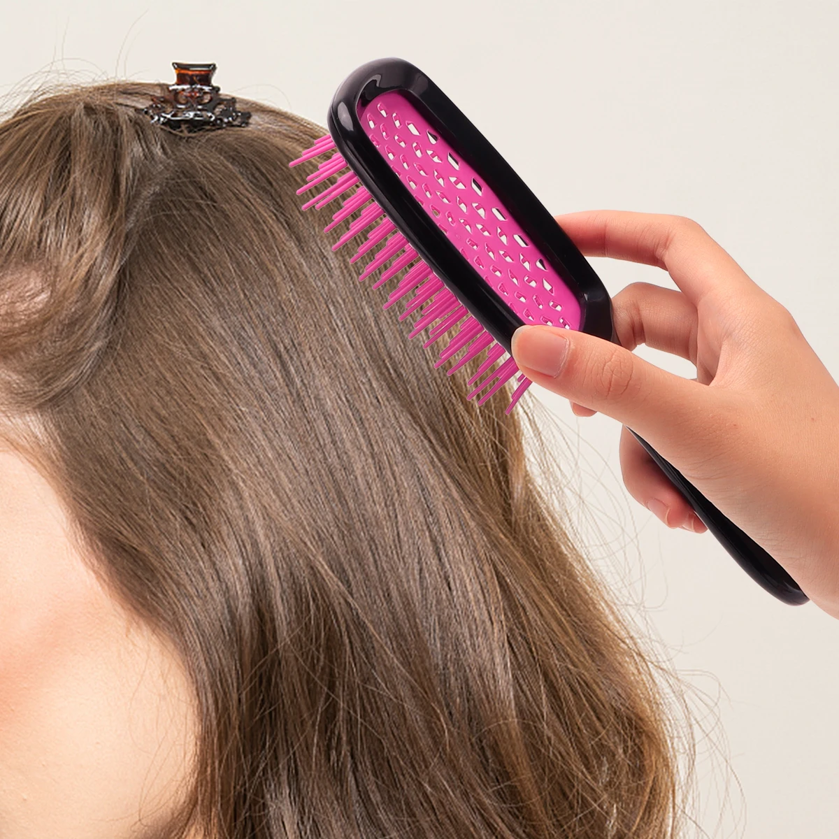 LuxeBrush™ - Detangling Hair Brush